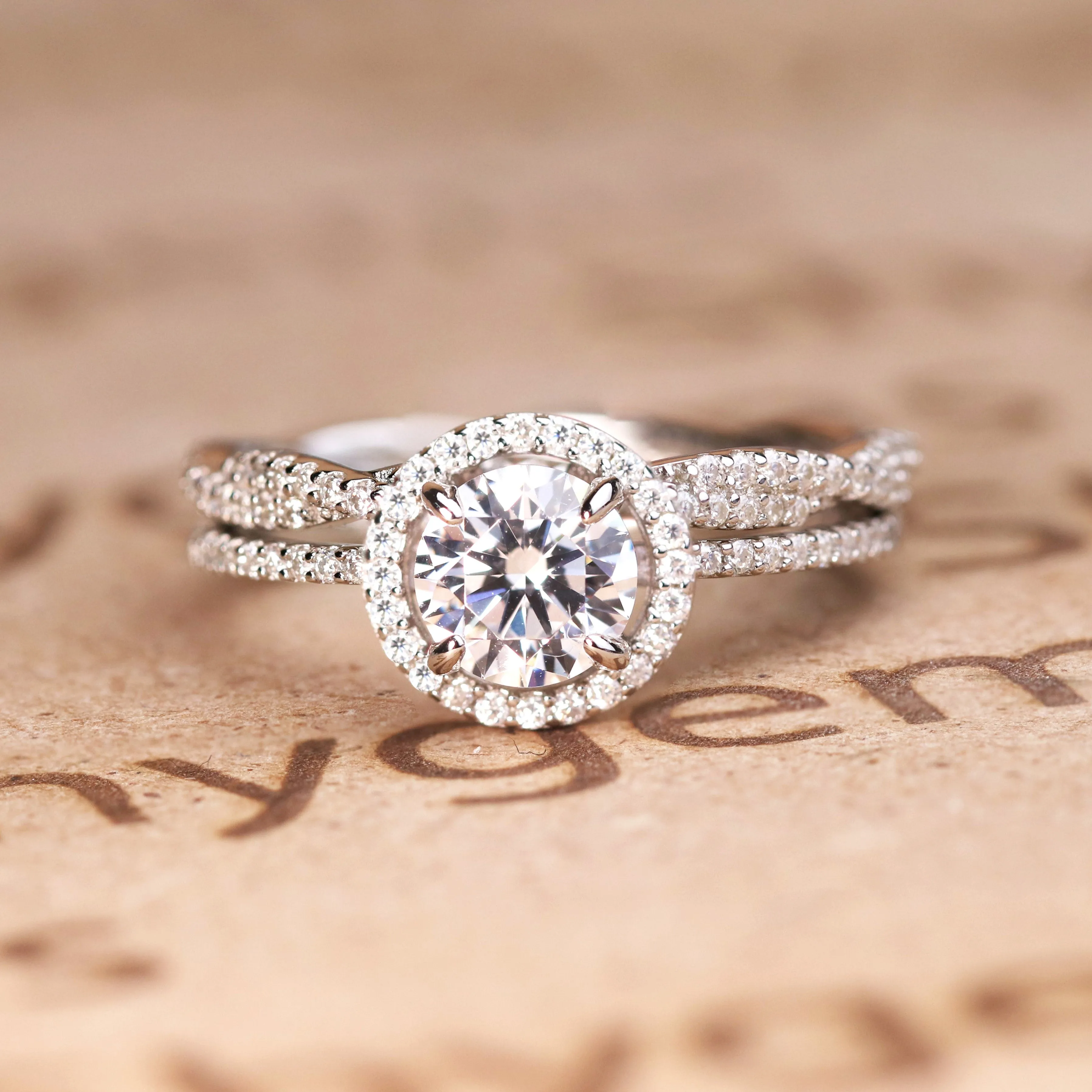 Brilliant Detail 2 Carat Round Cut Moissanite Infinity Wedding Set