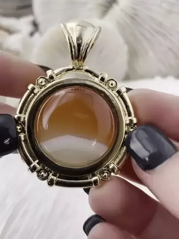 Fashion Mood Fashion Style AAA Red Banded Agate Pendant with Bezel. Natural Red Banded Agate Stone, will come in a variety of patterns, 2 bezel colors,Fast Ship.