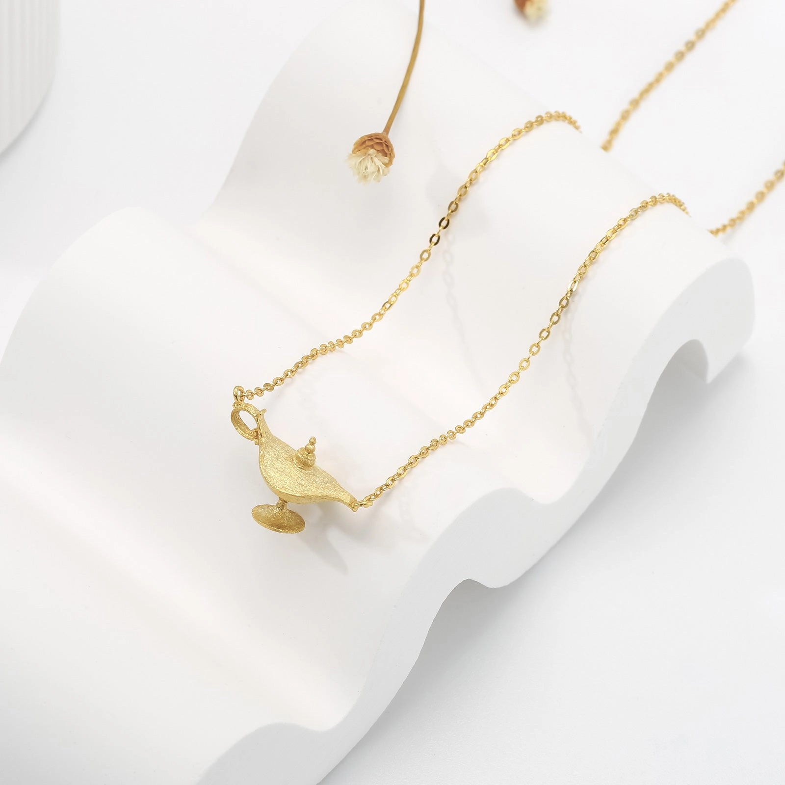 Graceful Beauty Aladdin's Lamp Necklace