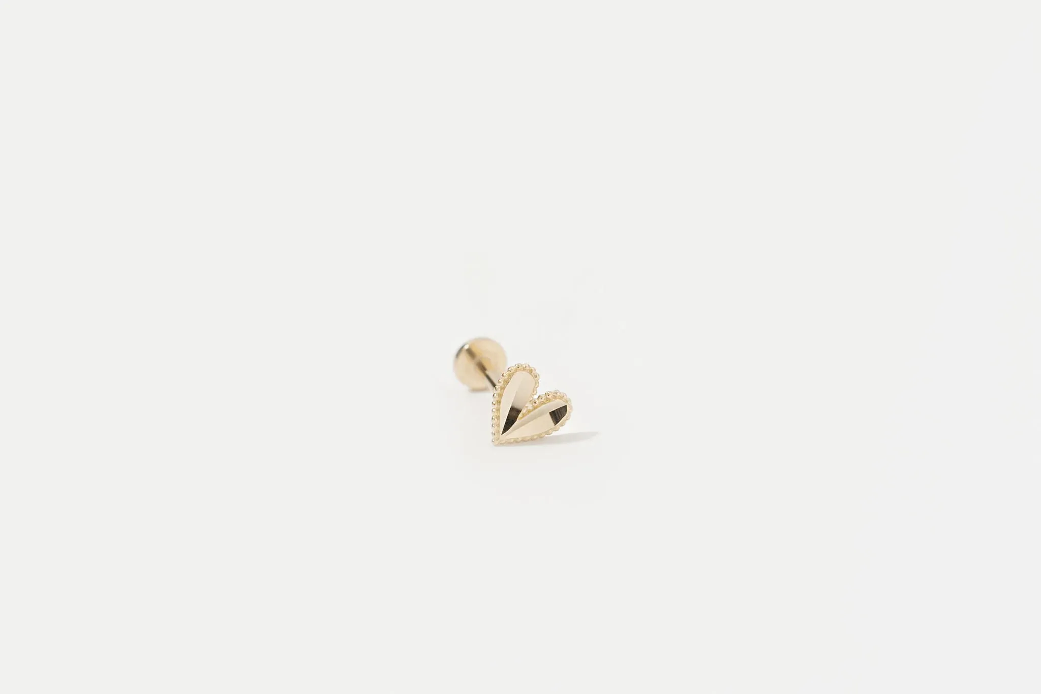 Amour flat back stud. Natural Details Sleek Glow