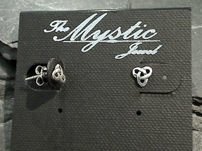 Substantial Jewelry Polished Aesthetic Sterling Silver Small Celtic Trinity Knot Stud Earrings