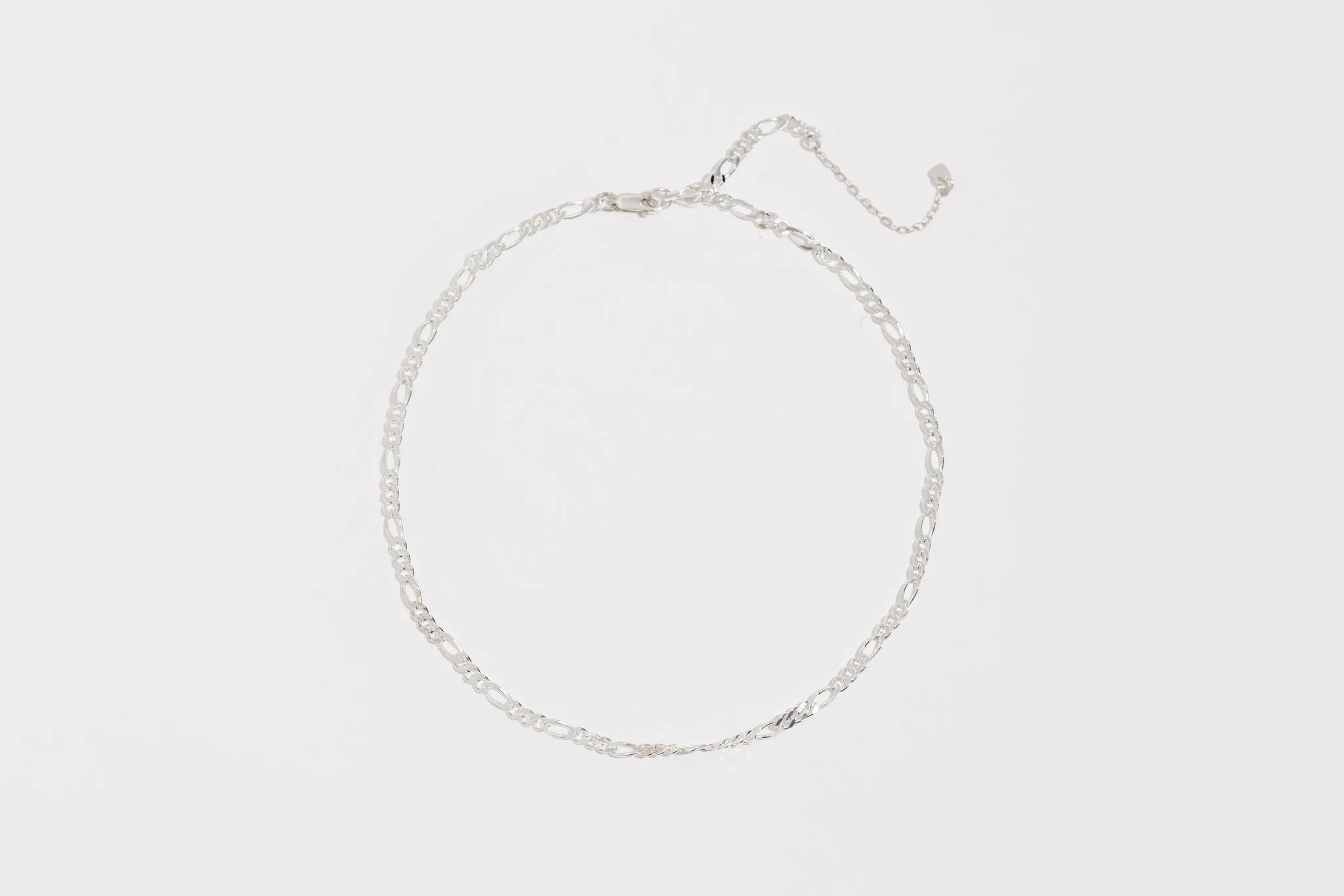 Natural Details Classic Outfit Figaro Choker