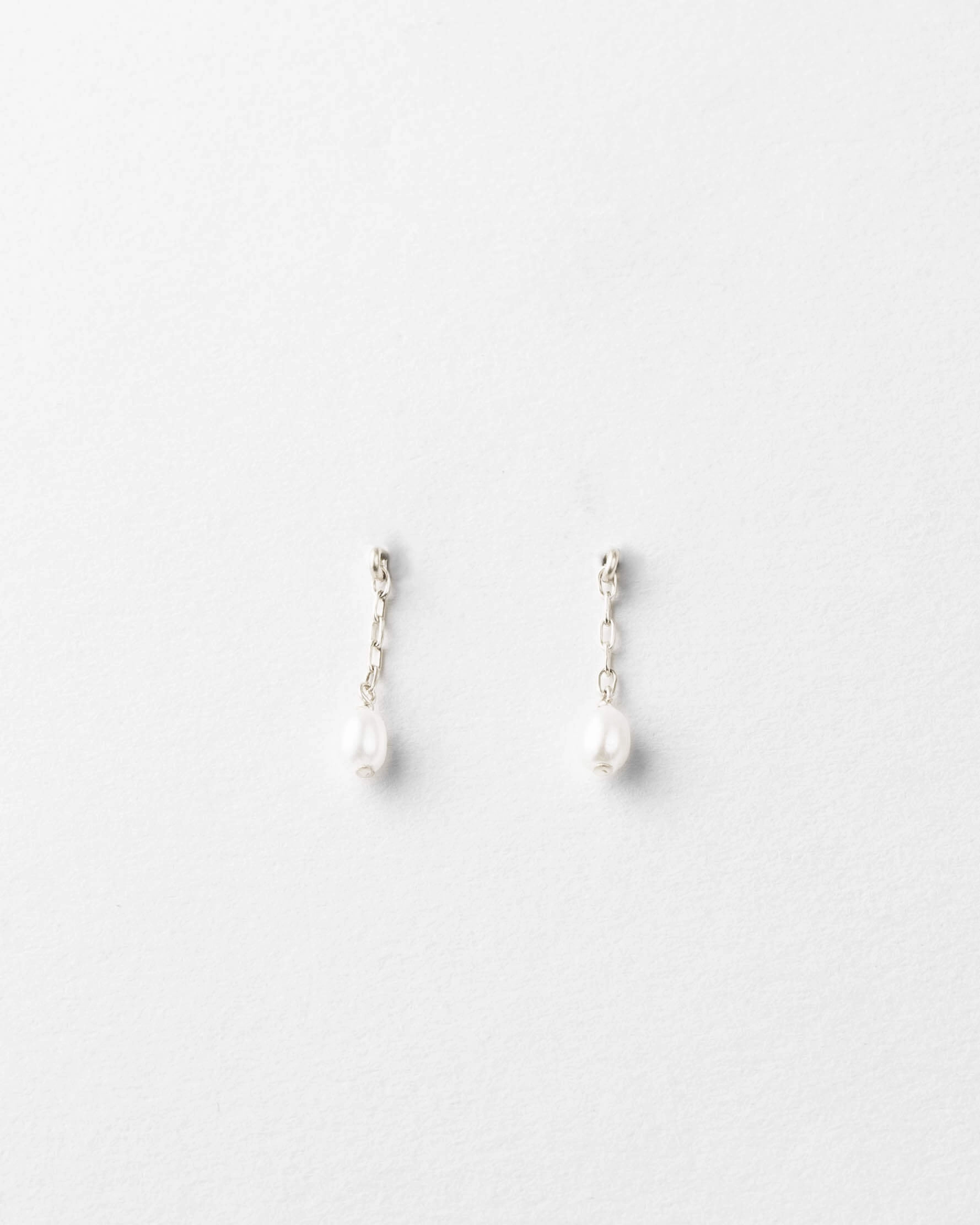 Modern Piece Graceful Style Pearl Droplet Earrings