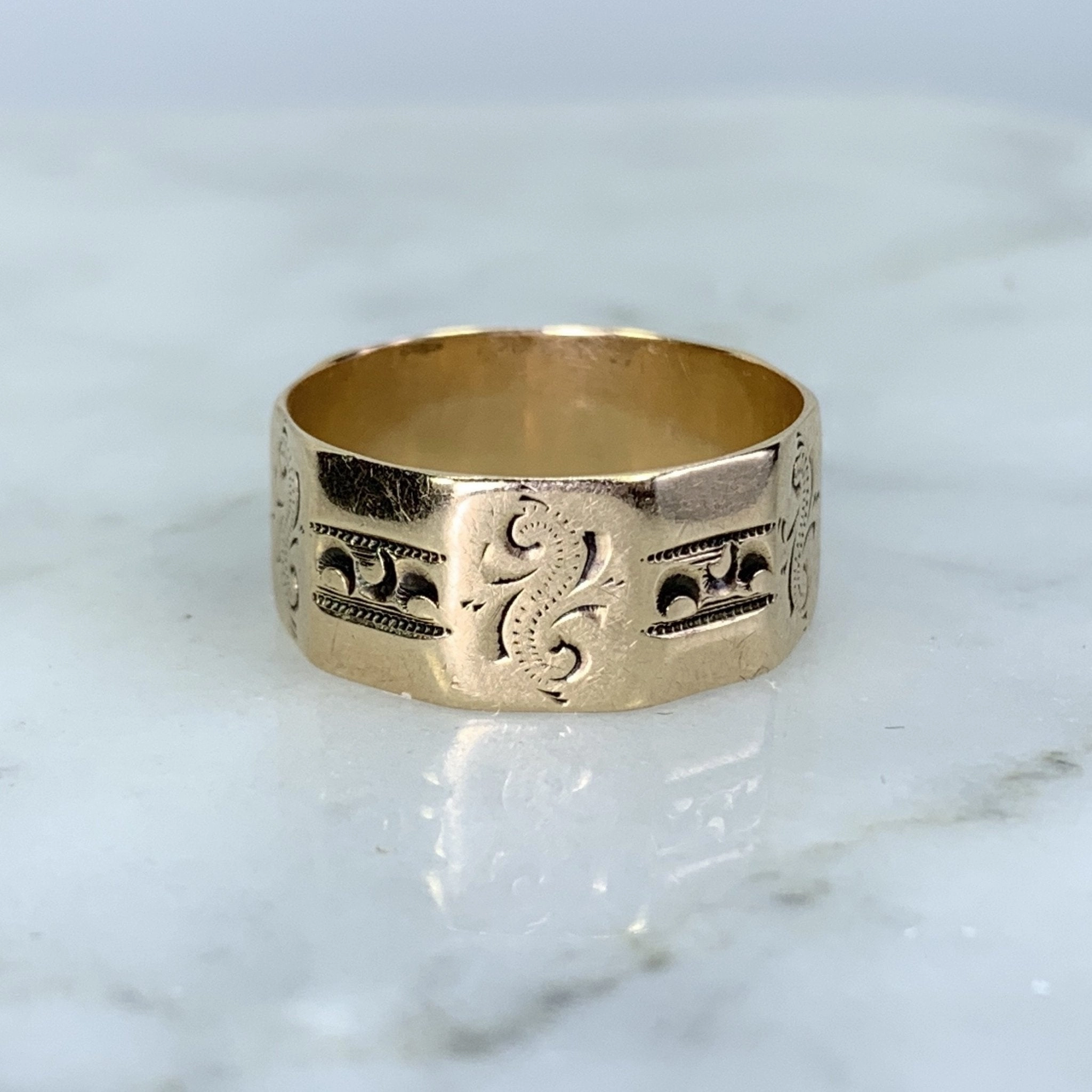 Victorian Etched Gold Wedding Band or Stacking Ring in 10k Rose Gold. Estate Jewelry. 1900s. Size 6. Effortless Style