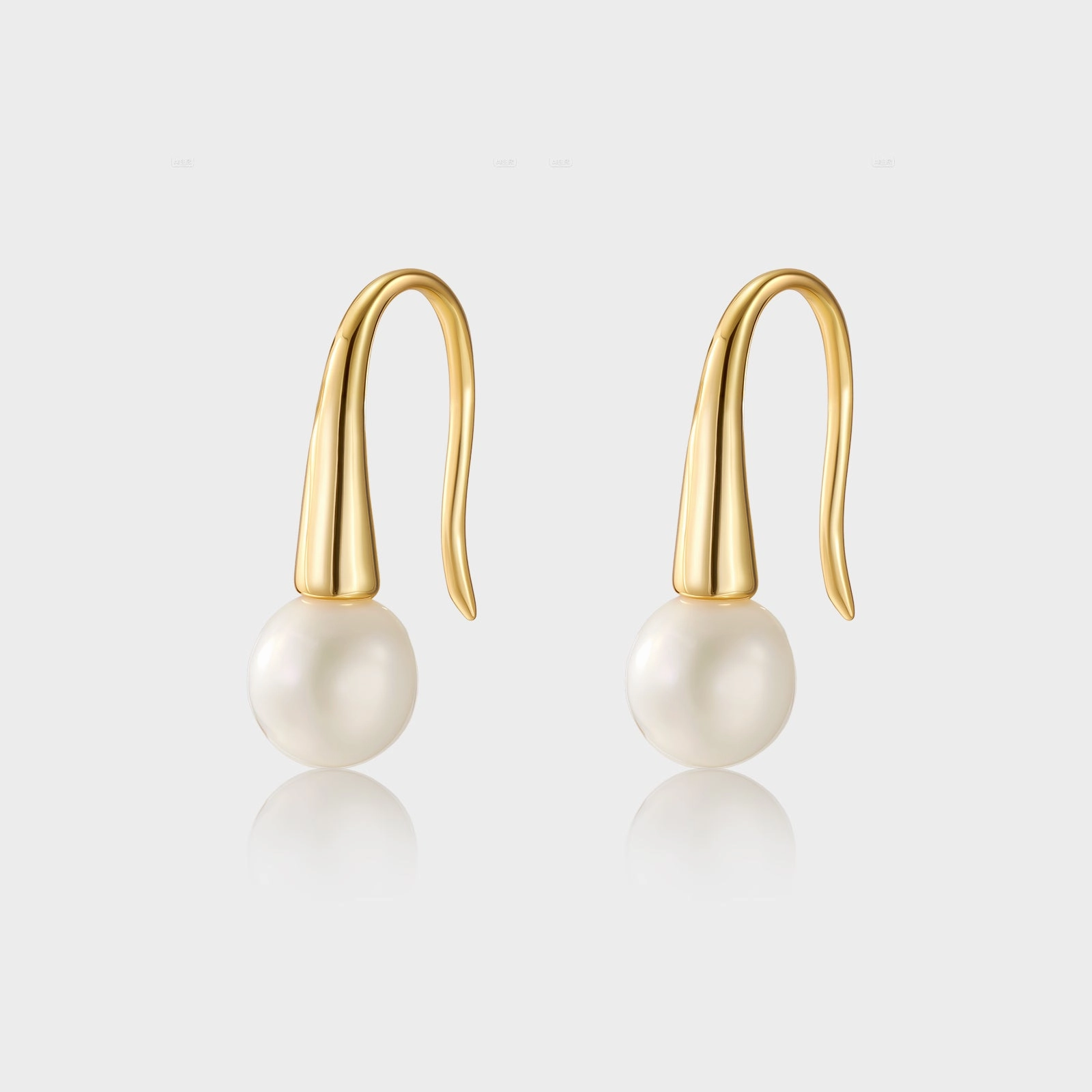 Chic Evening Gold and Pearl Earrings