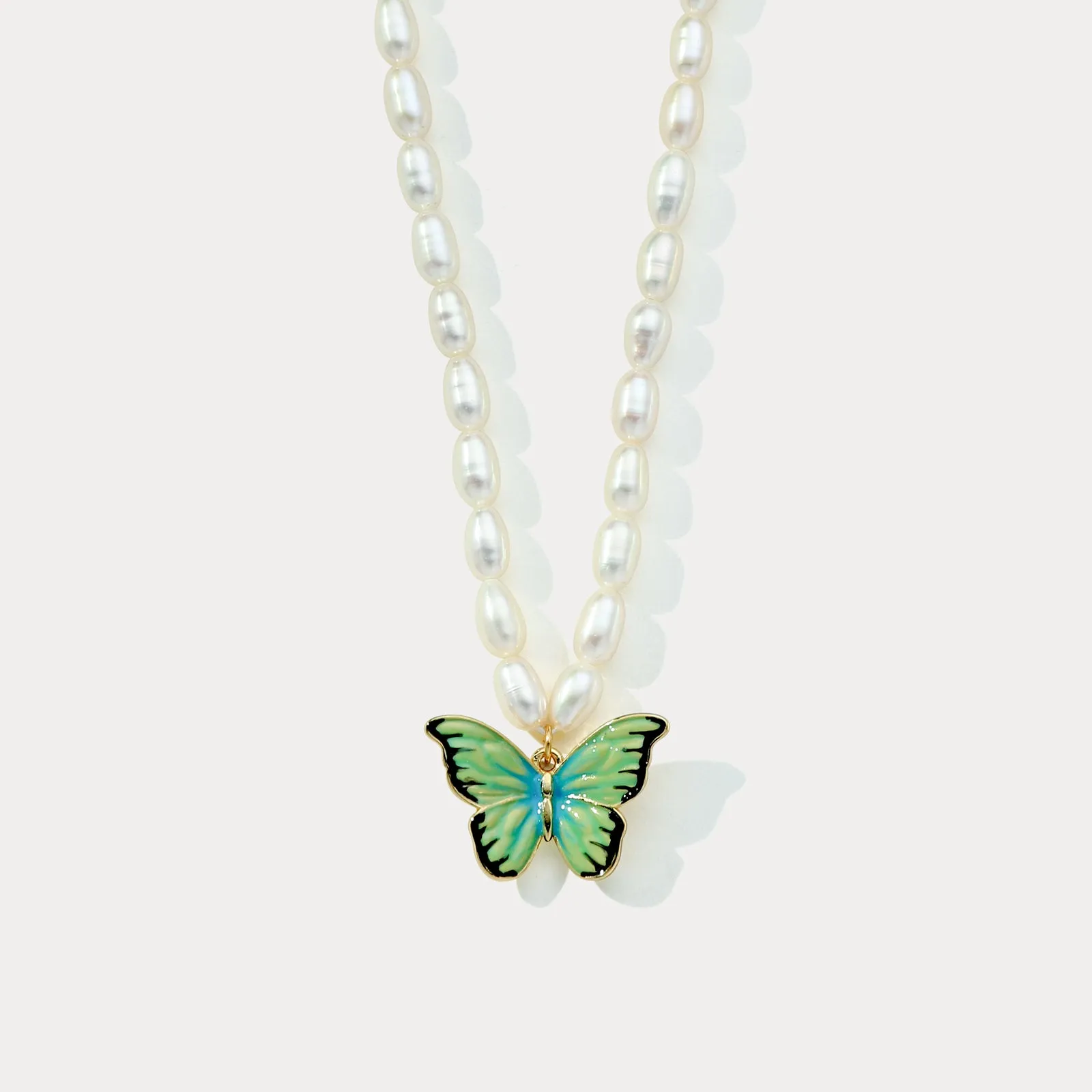 Sleek Detail Butterfly Pearl Necklace