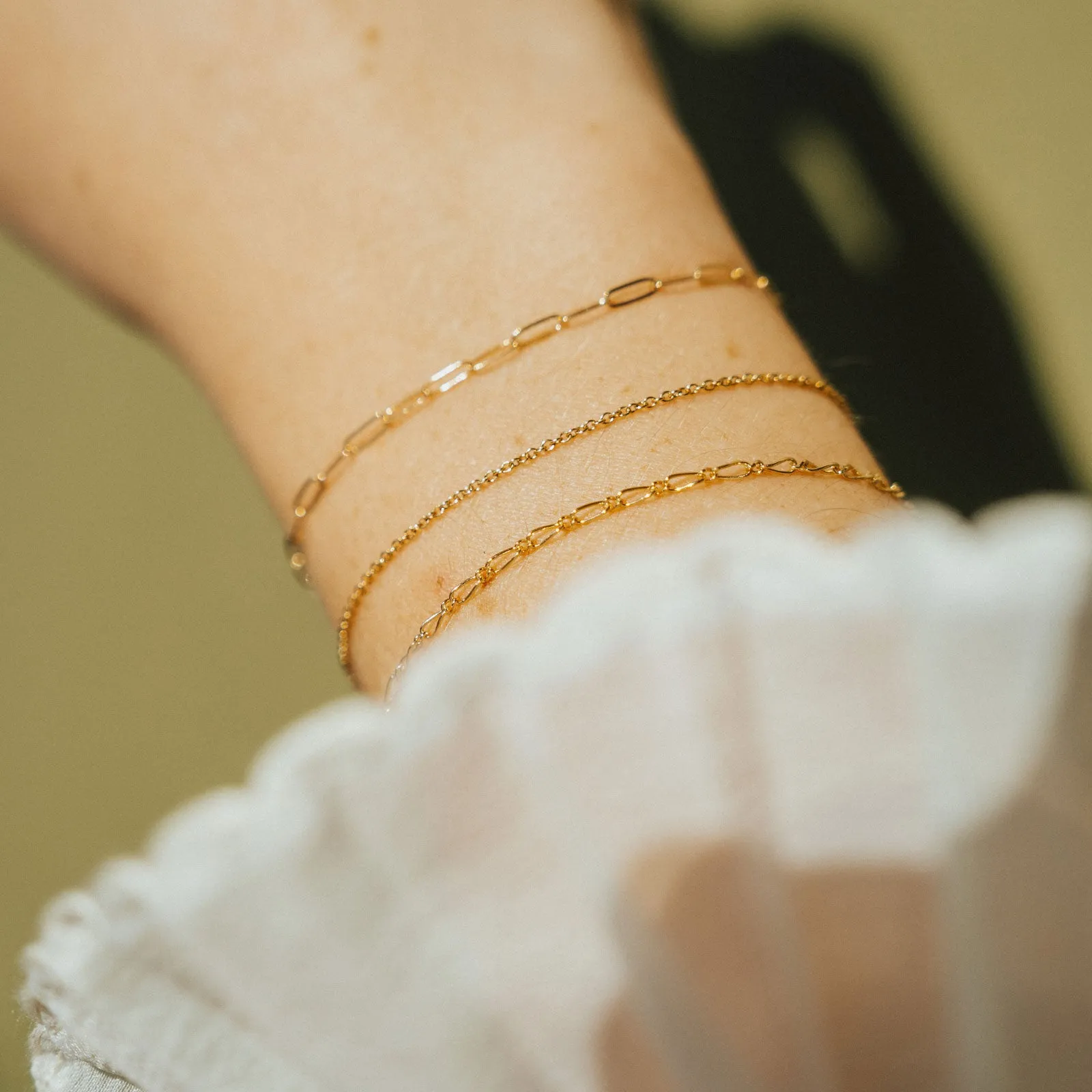 Modern Outfit Urban Feature Cable Chain Bracelet - 14K Solid Gold