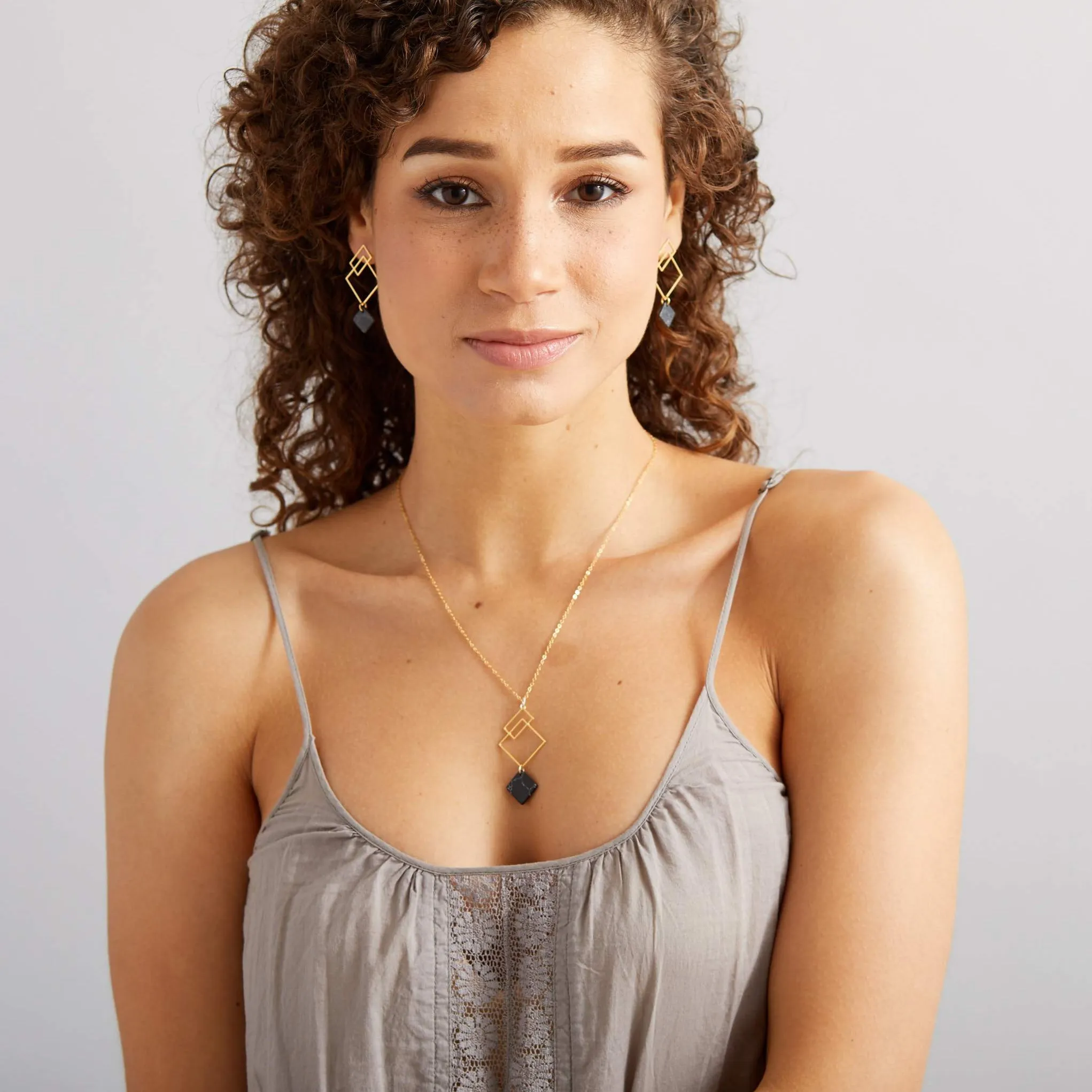 Excellent Piece Beautiful Jewelry Ares Necklace with White Howlite