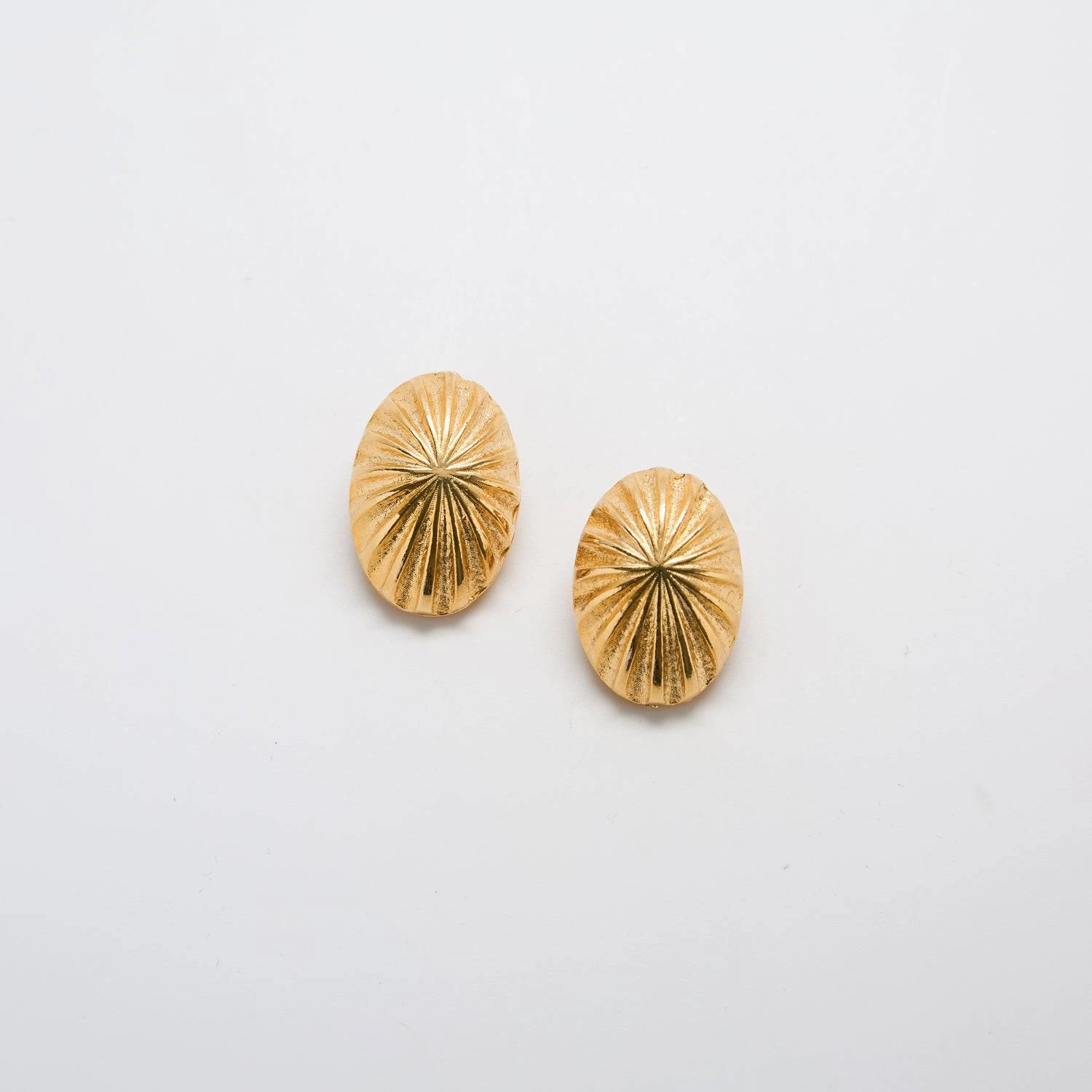 Vintage Gold Oval Starburst Earrings Chic Ensemble