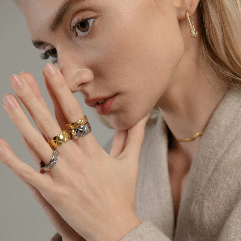 Classic Quilted Ring 18K Plain 3mm/6mm/10mm Bright Accent Bold Pieces Design