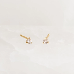 Casual Vibe Fashion Muse April Birthstone Stud Earrings 14k Gold - White Sapphire