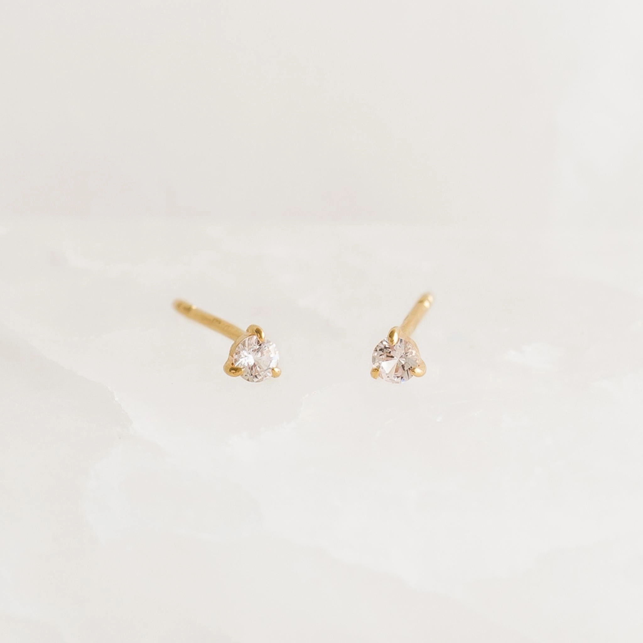 Casual Vibe Fashion Muse April Birthstone Stud Earrings 14k Gold - White Sapphire