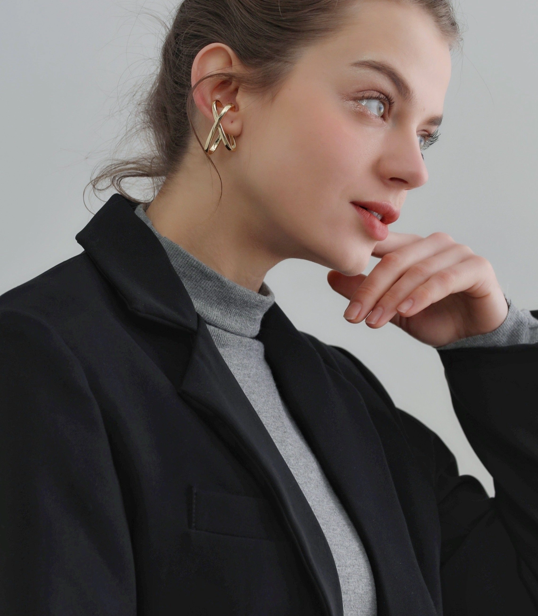 Elegant Shine Design Giada X-pattern Cross Ear Cuff