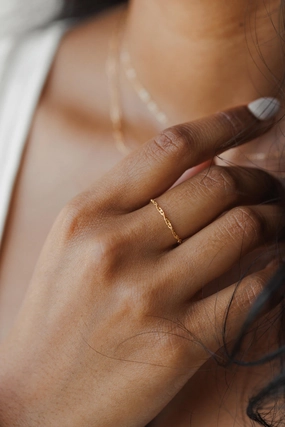 Shimmer Chain Ring Bold Finish Lustrous Feature