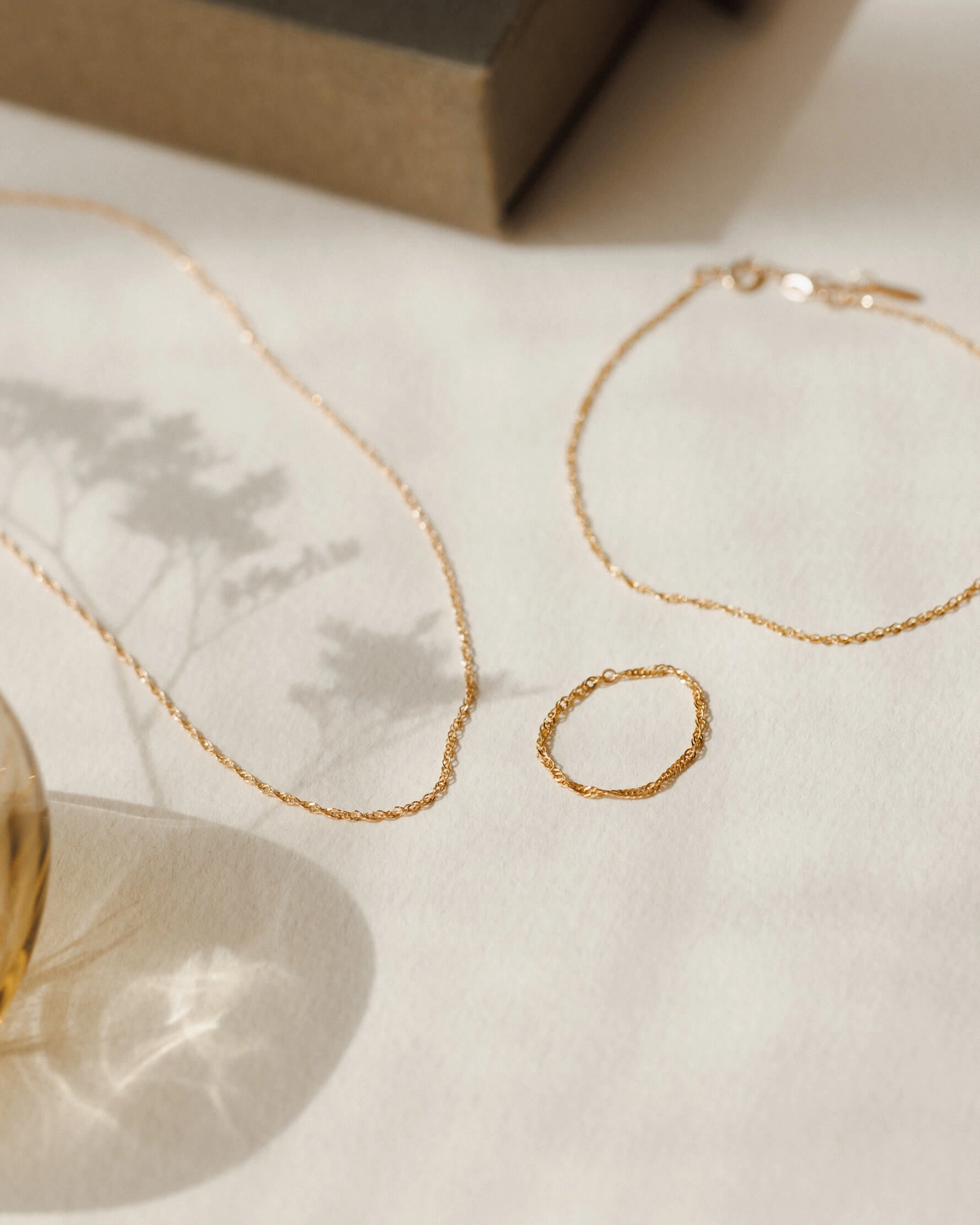 Bold Glance Shimmer Chain Ring