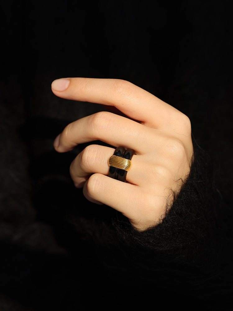 All Season Elegant Craft Bianca Black Enamel Gold Ribbed Ring