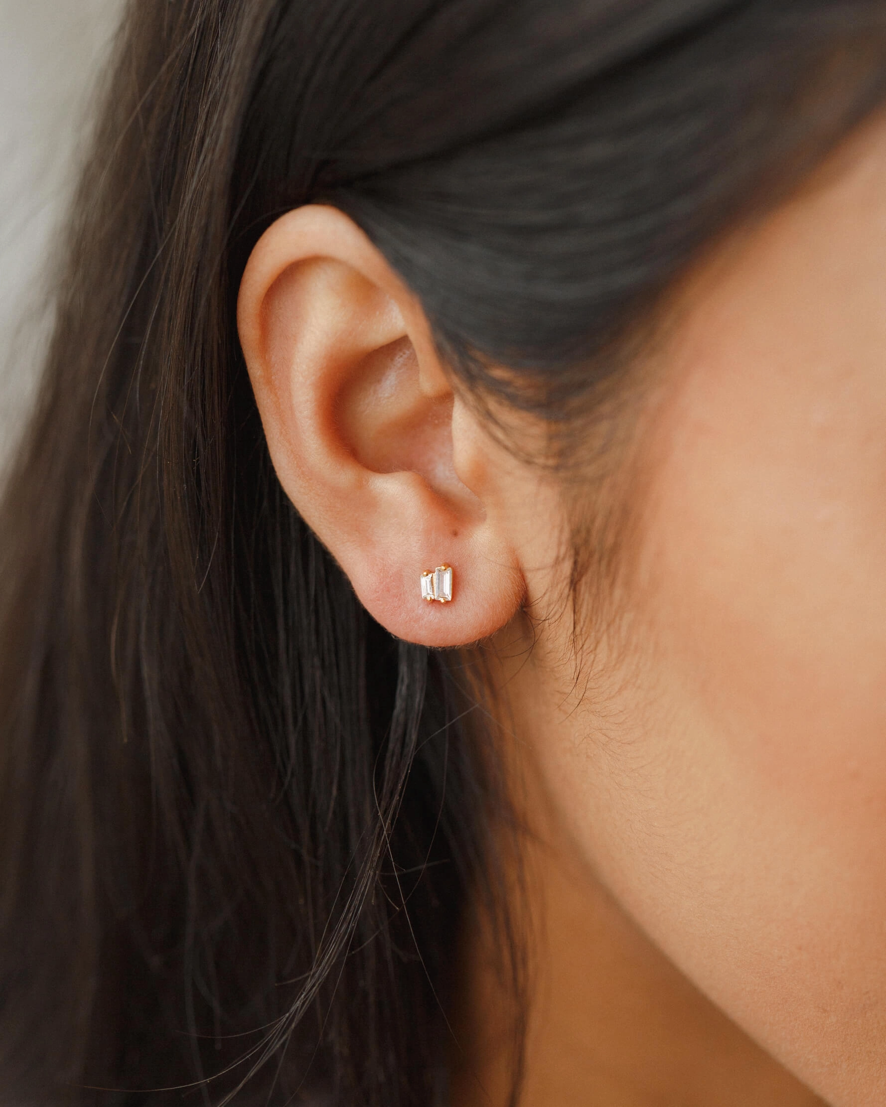 Jules White Sapphire Studs Highlight Feature