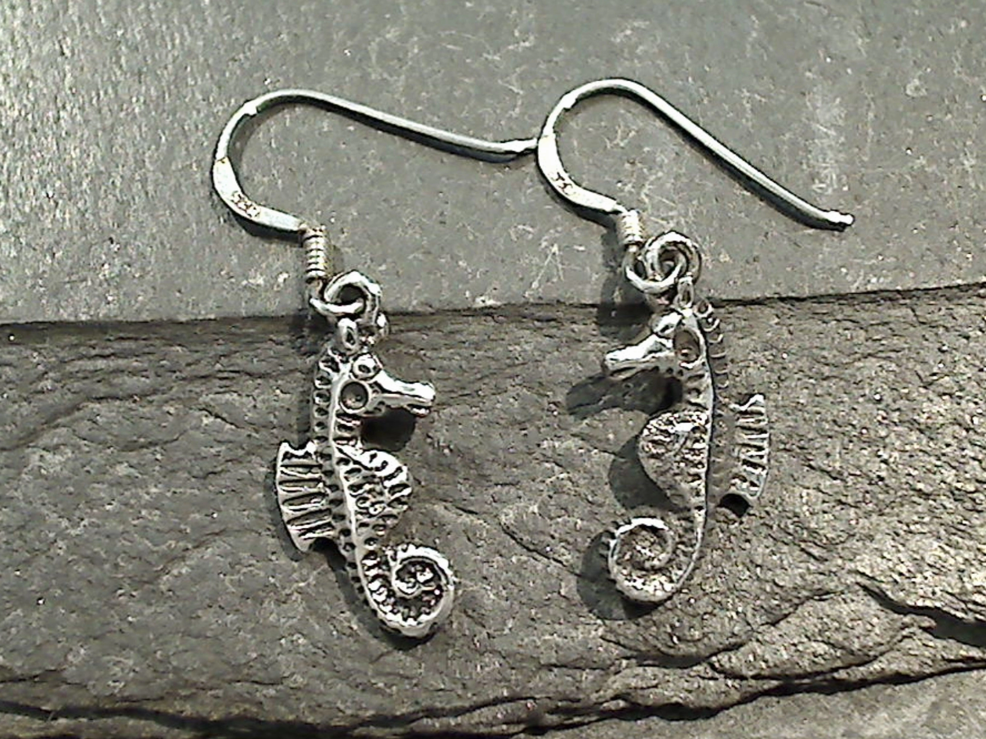 Brilliant Accessory Sterling Silver Small Sea Horse Earrings
