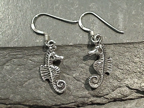 Brilliant Accessory Sterling Silver Small Sea Horse Earrings