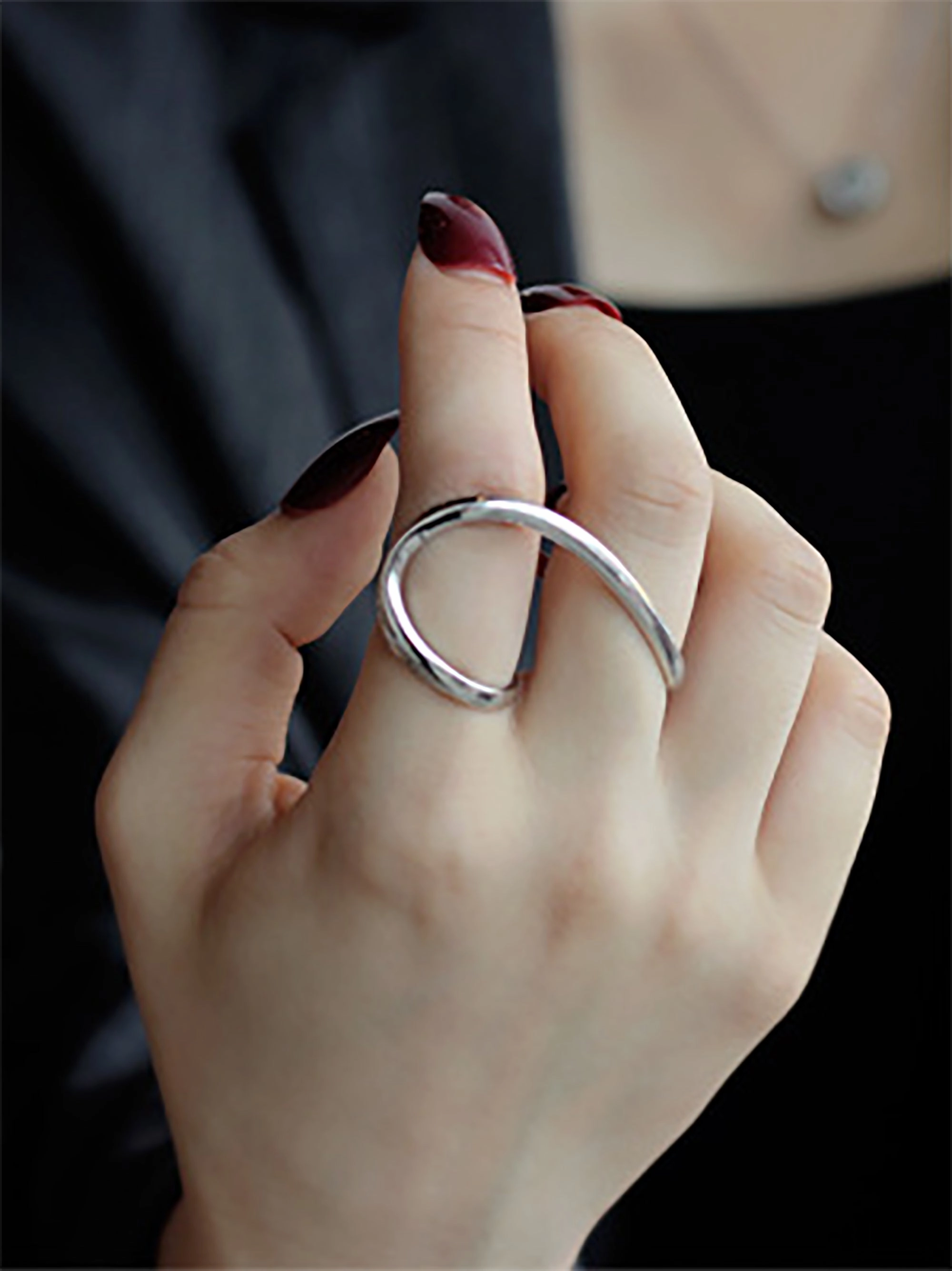 Elea 2-Finger Ring Soft Lighting Sparkle Finish