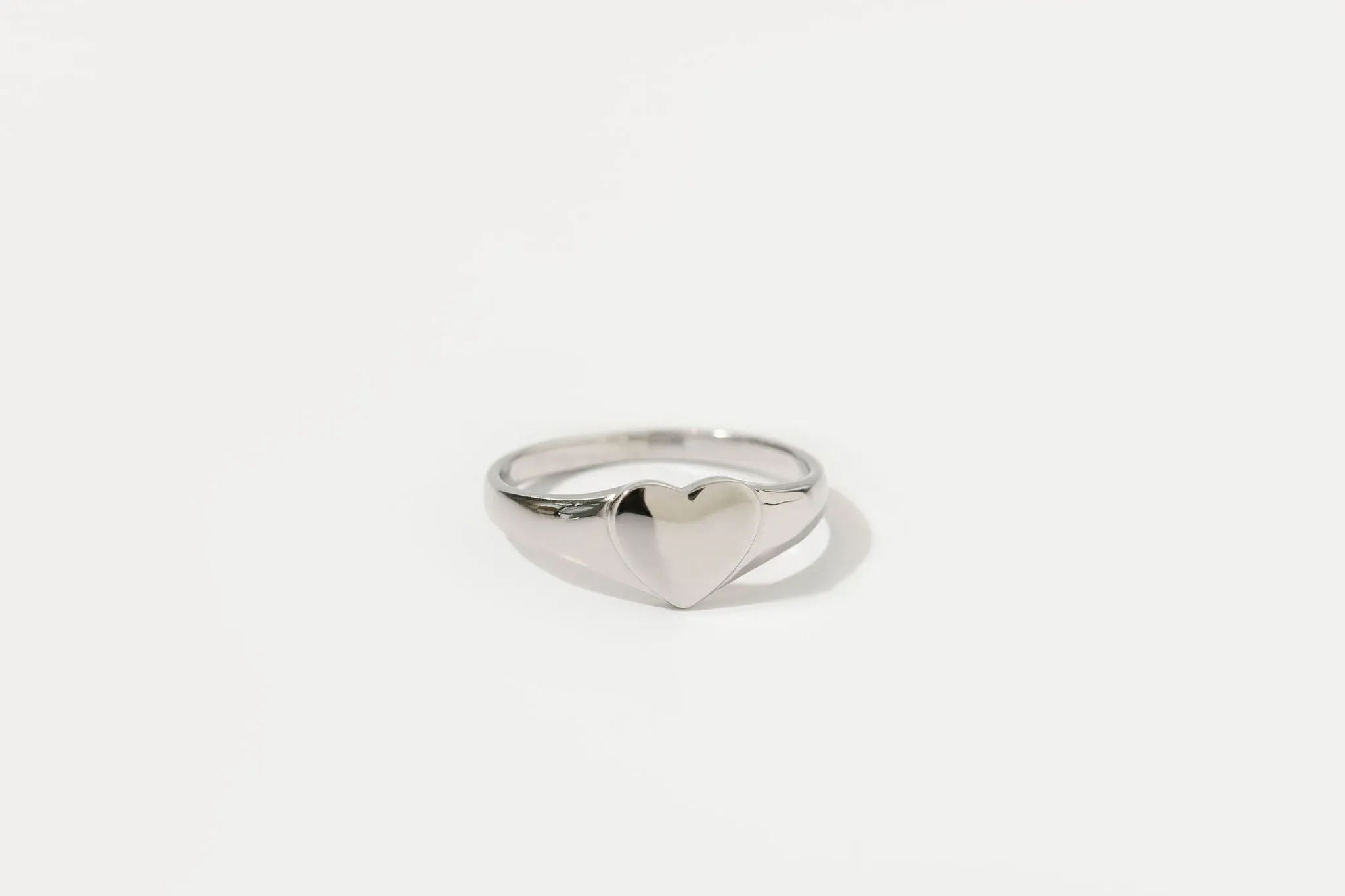 Lover Signet Ring Edgy Detail