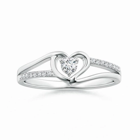 Lab Grown Diamond Heart Design Solitaire Promise Ring Fashionable Edge