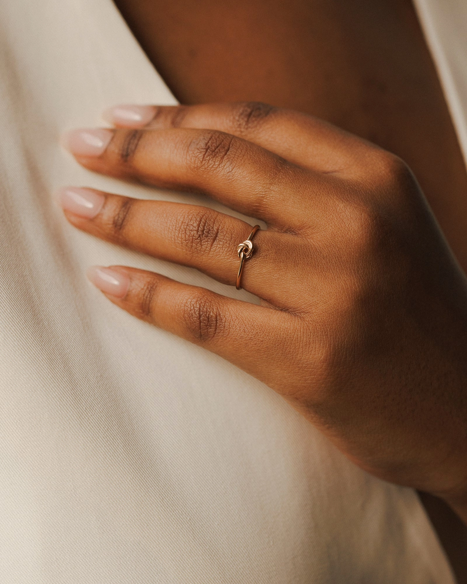 Textile Shine Eternal Knot Dainty Ring