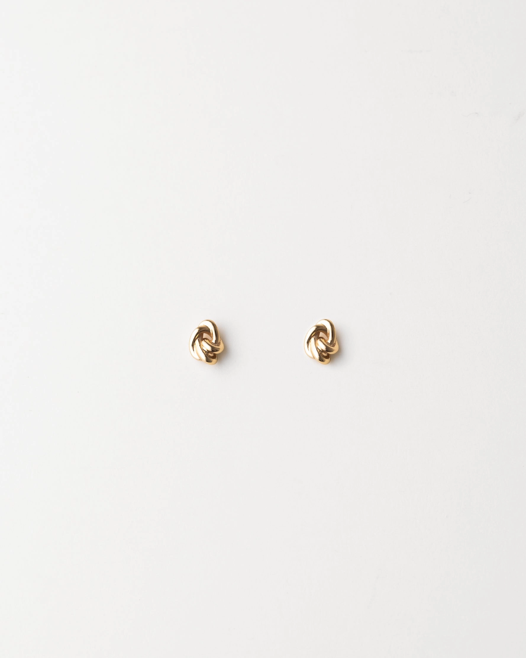 Eternal Knot Studs Glowing Details