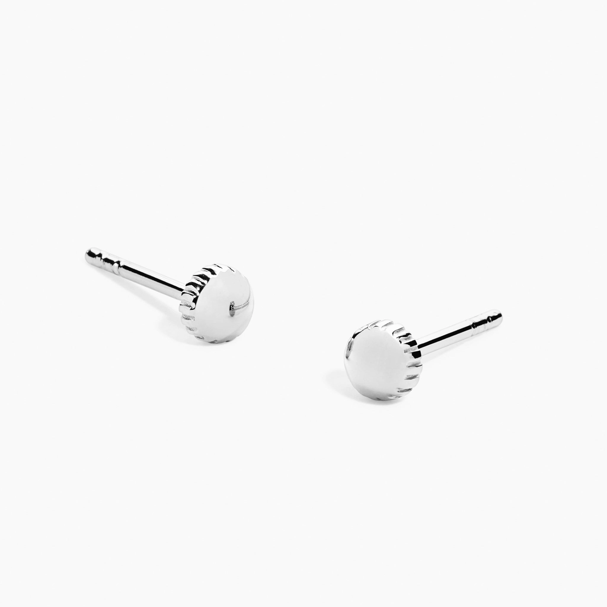 Chic Sparkle Showstopper Look Silver Stud Earrings - Alma