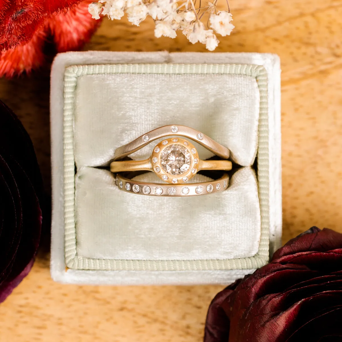 Everyday Diamond Band - 18ky, 18kpw   VS Diamonds Seasonal Style