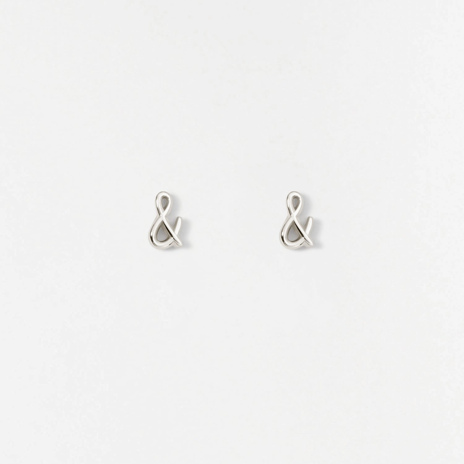 soft look Sculpted Accent Ampersand Studs