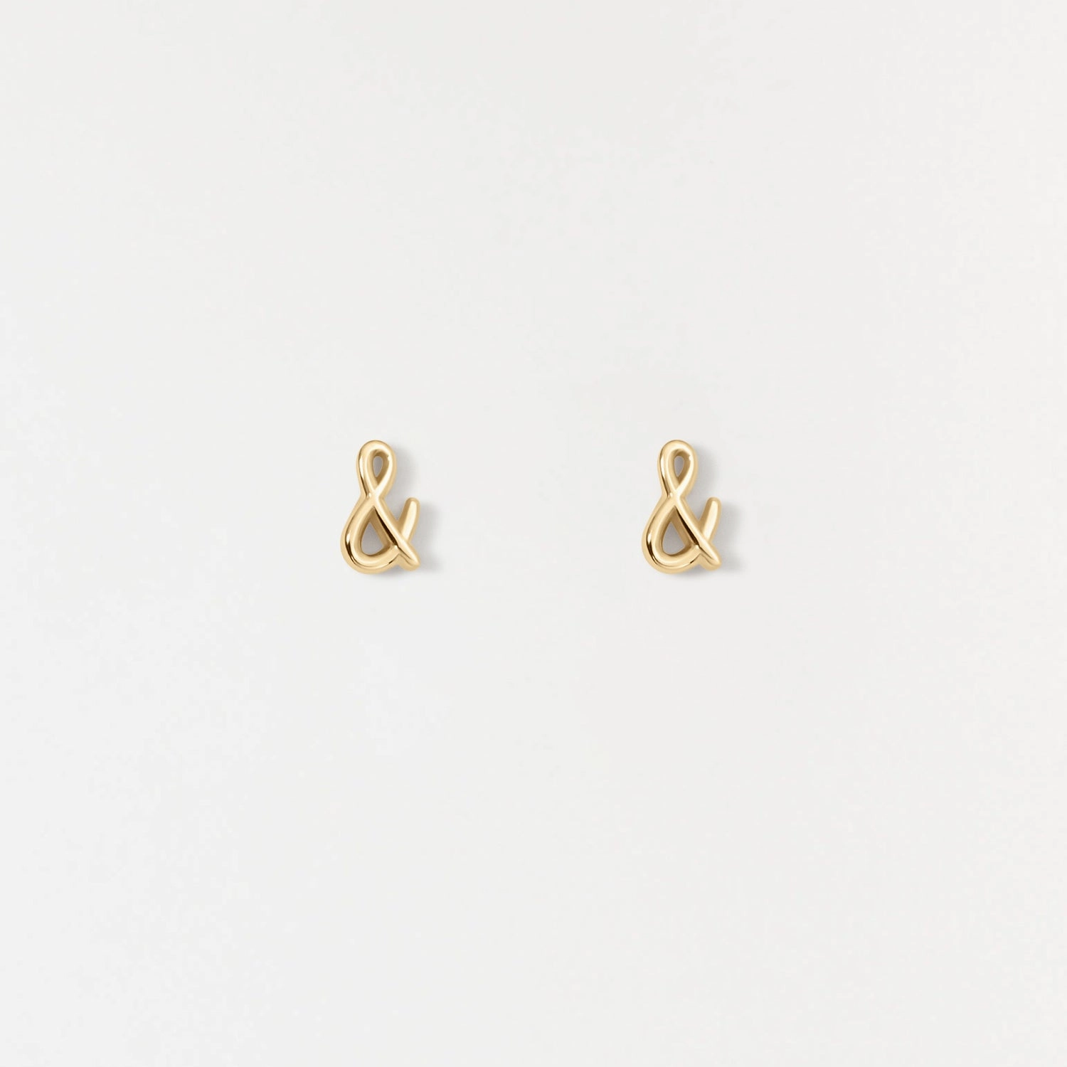 Ampersand Studs Gloss Shine