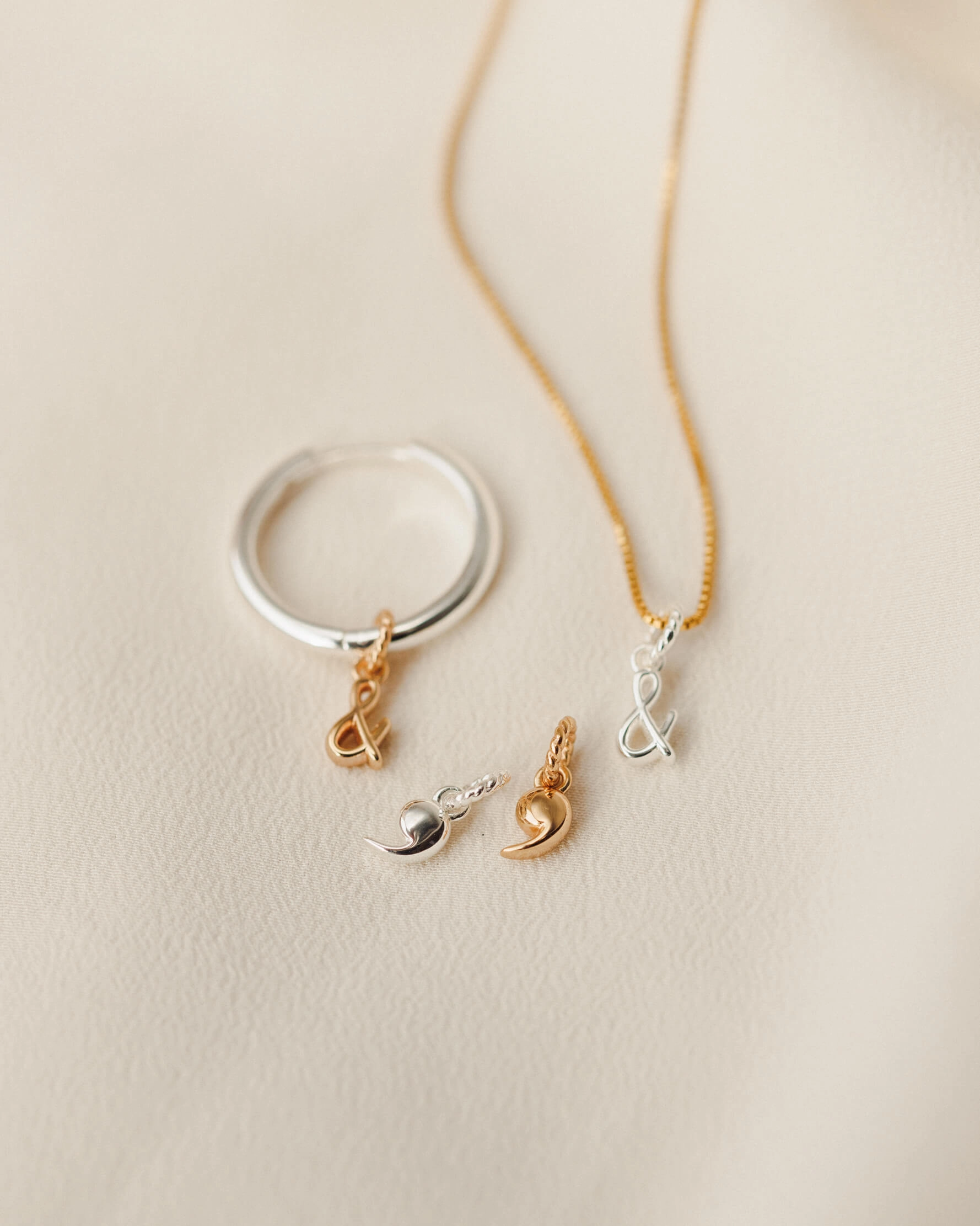 Comma Charm Trendy Sparkle Glossy Touch