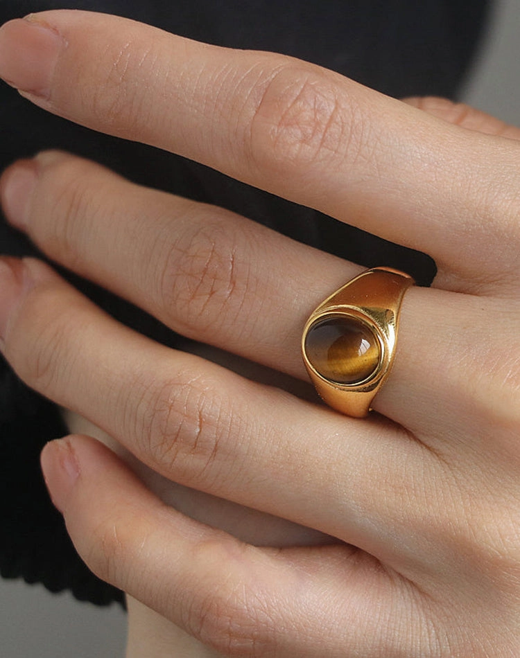 Glam Vibes Pagona Oval Stone Ring 18K on Titanium Steel