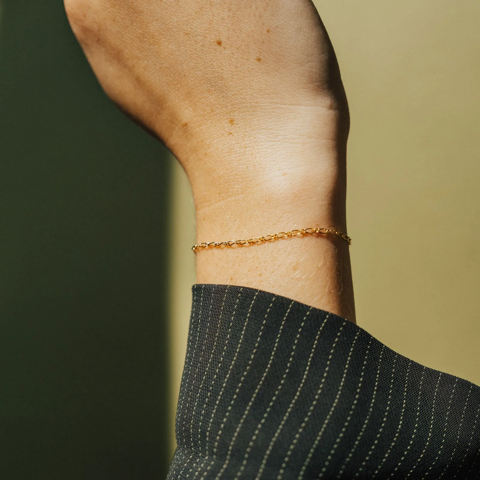 Stunning Finish Flora Chain Bracelet - 14K Solid Gold