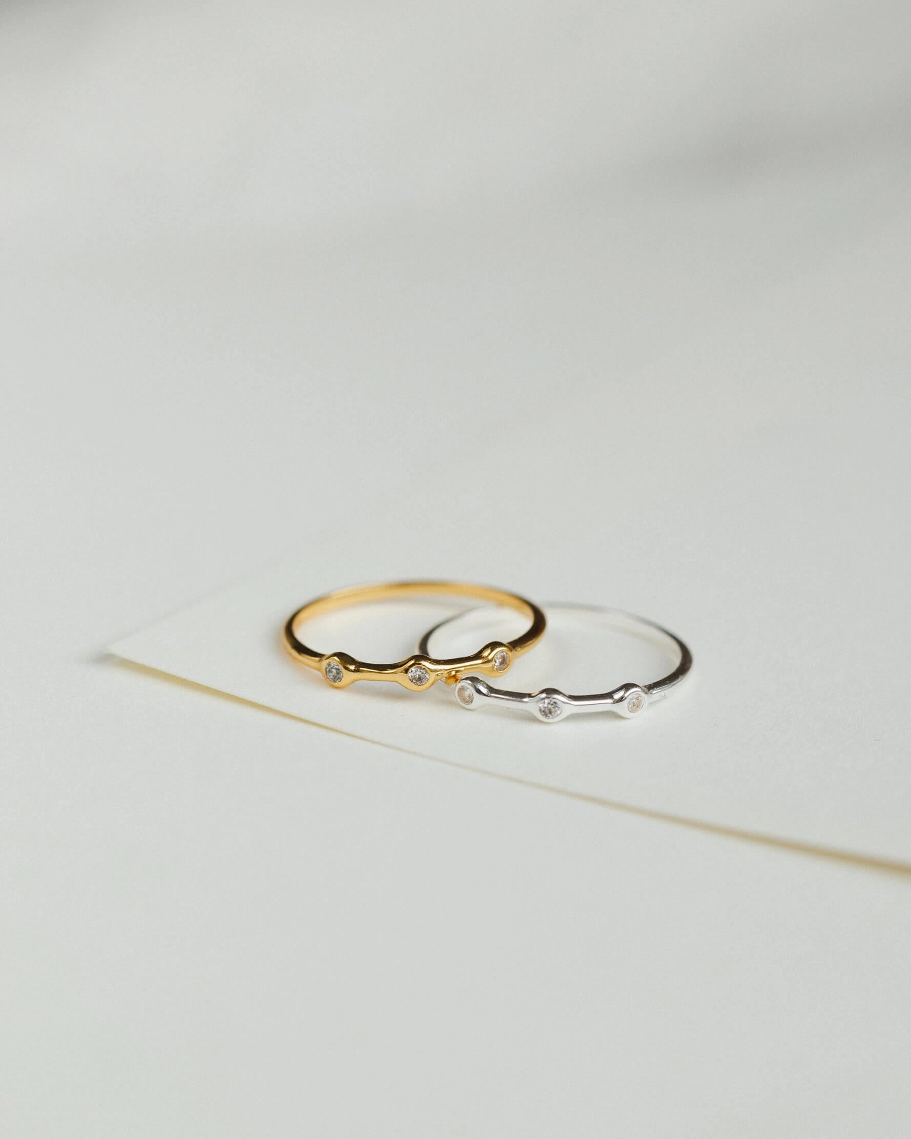 Unique Edge Exquisite Accent Gaia White Sapphire Trilogy Ring