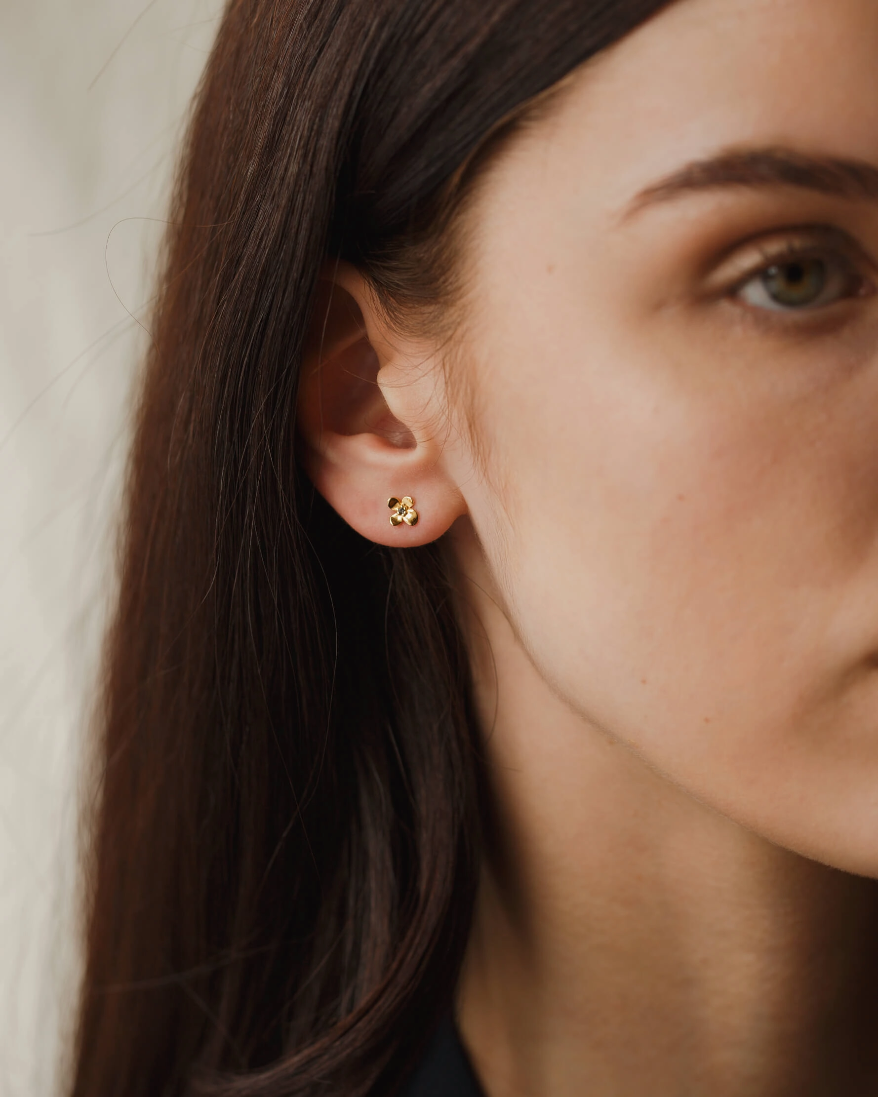 Soft Edge Glossy Touch Midnight Blossom Studs