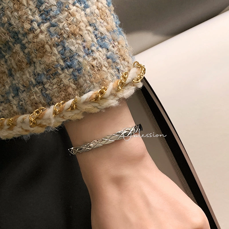 Light Touch Classic Quilted Bangle Slim & Plain (5.8mm)