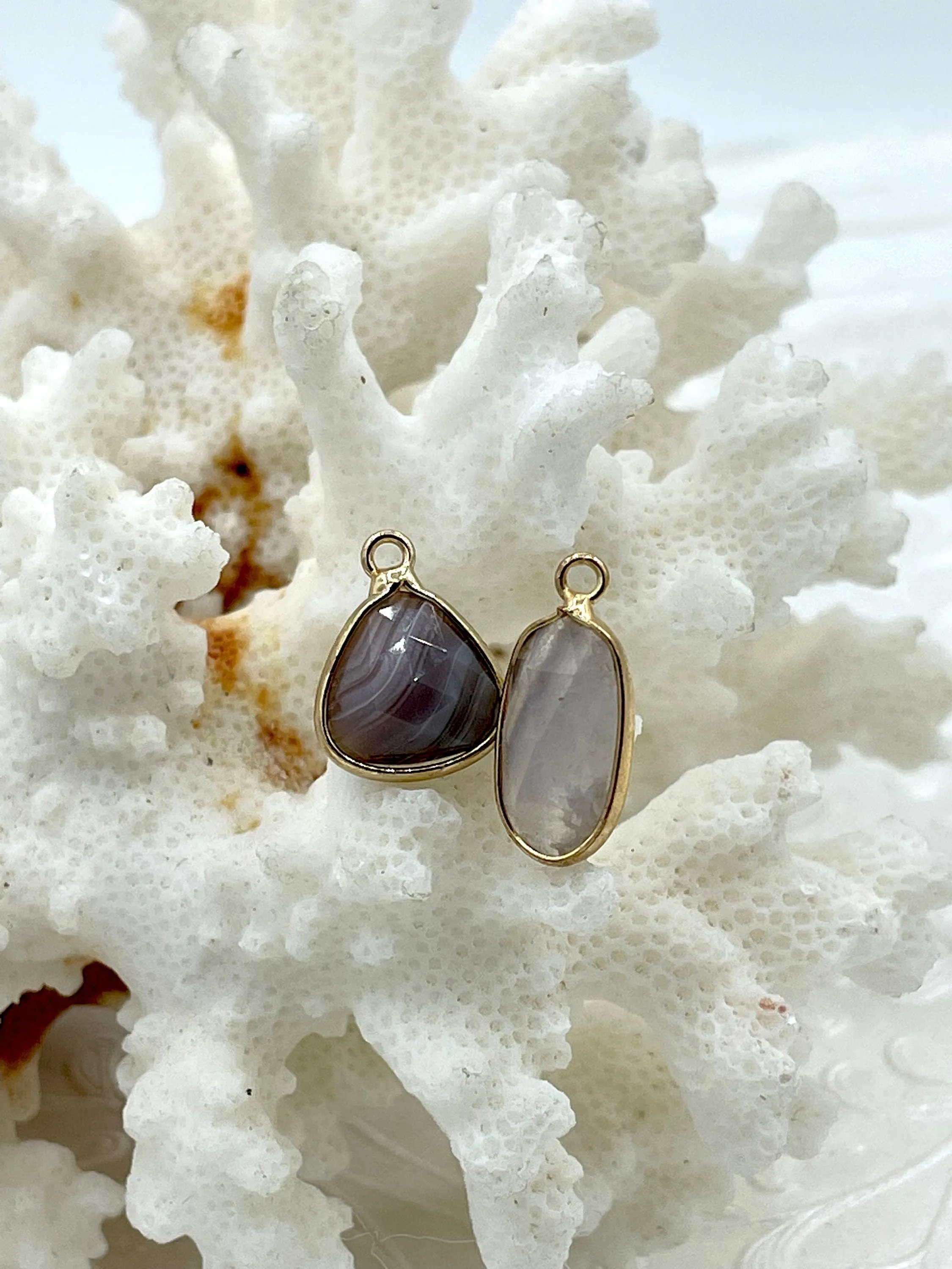 Luxury Jewelry Gold Over Brass Soldered Natural Agate Stone Drop Pendant with, 2 Styles Semi-Precious Gemstones Sold by the Piece. Stone Pendant Fast Ship