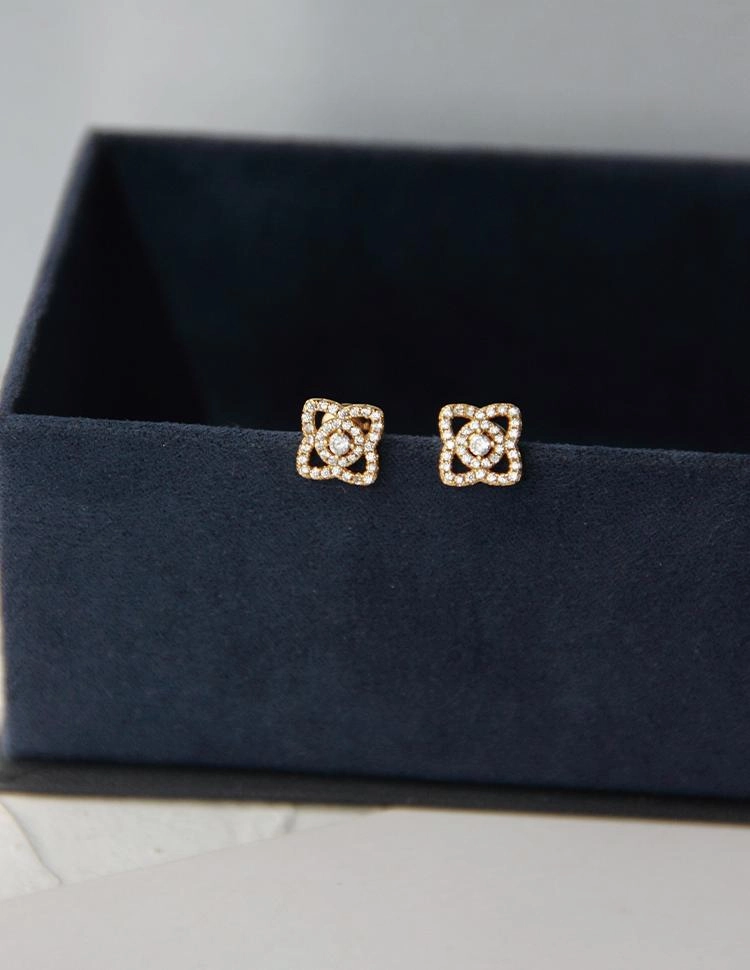 Sparkling Flower Stud Earrings 18K Micro-Paved Zirconia Gemstones | Dainty Gold & Silver Studs Minimalist Stud Earrings Flower Stud Earrings, Clover Stud Earrings Luxury Outfit Precious Treasures