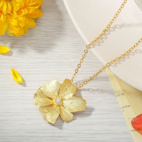 Luxury Look Smooth Feature Golden Peony Necklace