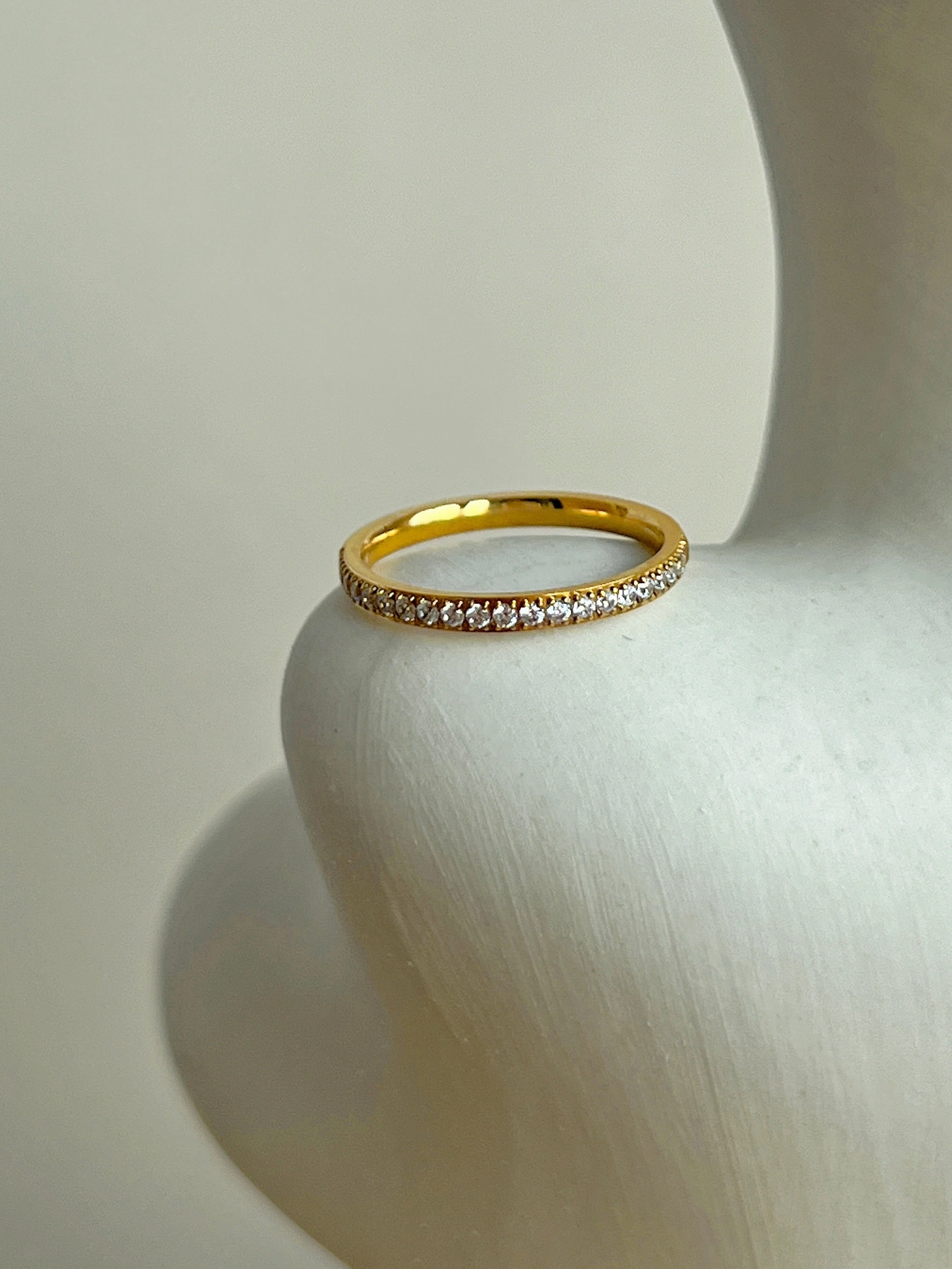 Maya Zirconia Stacking Ring 18K Gold Timeless Line