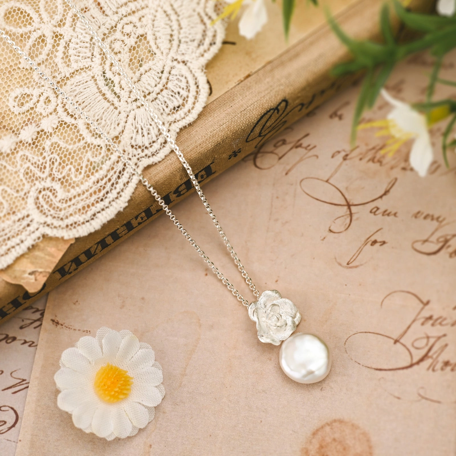 Silver Camellia Necklace Creative Twist Elegant Detailing
