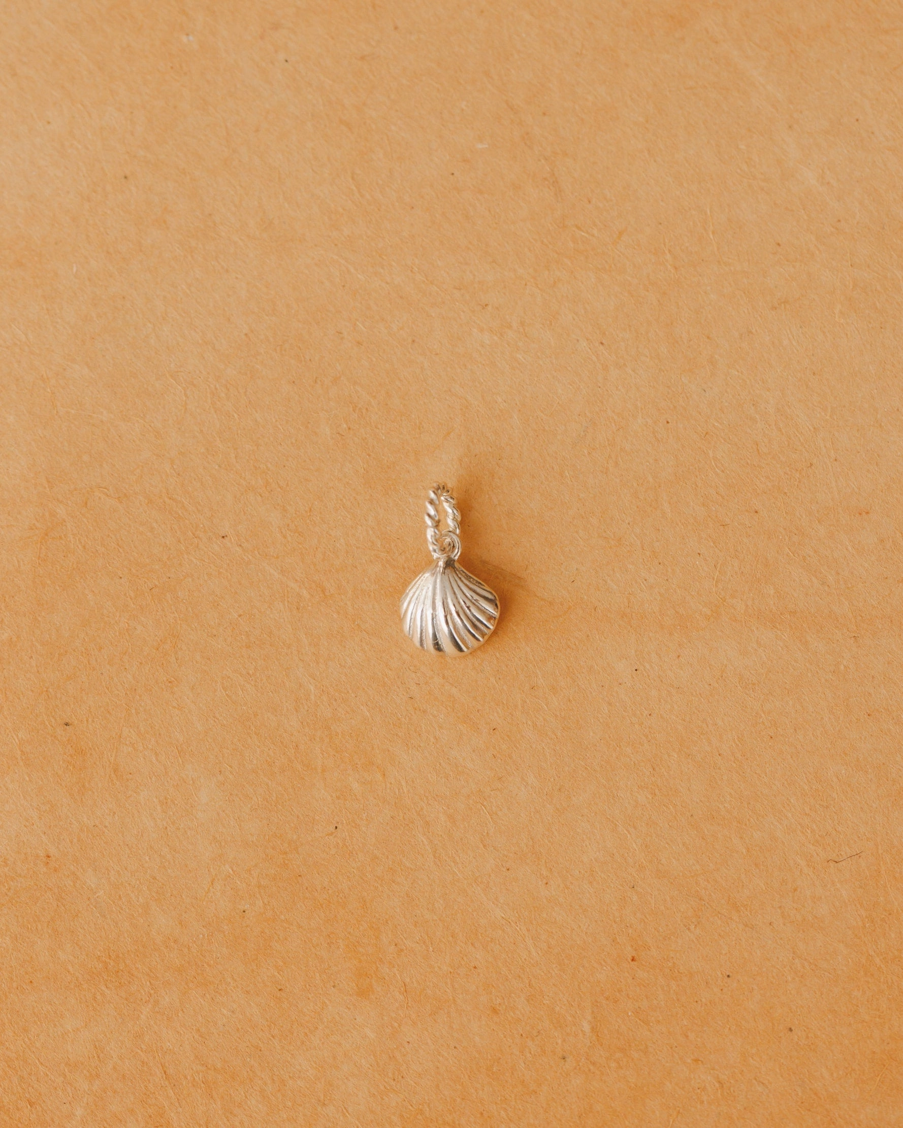 Fashion Look Seashell Charm