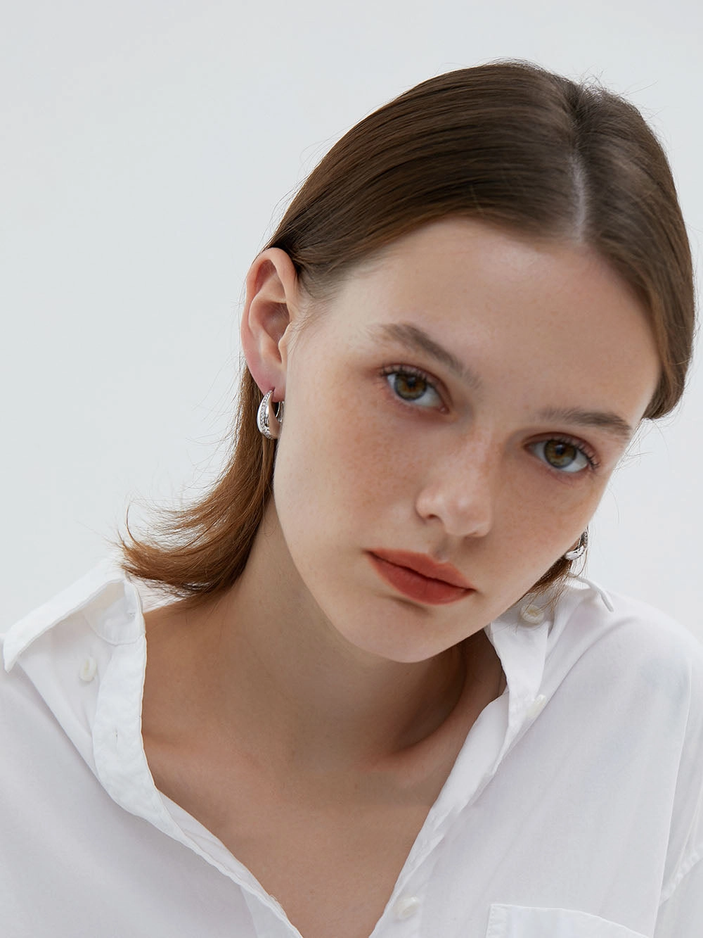 Hanna Paved Huggie Hoop Gold/Silver Timeless Beauty