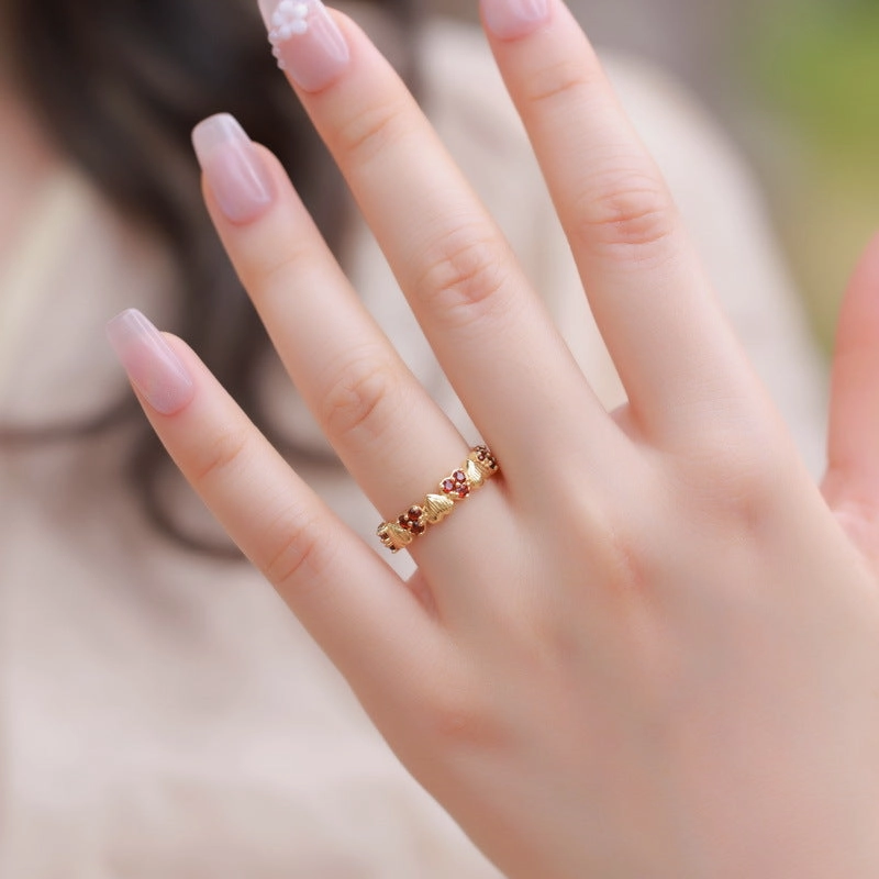 Iconic Feature Graceful Design Heart Garnet Ring