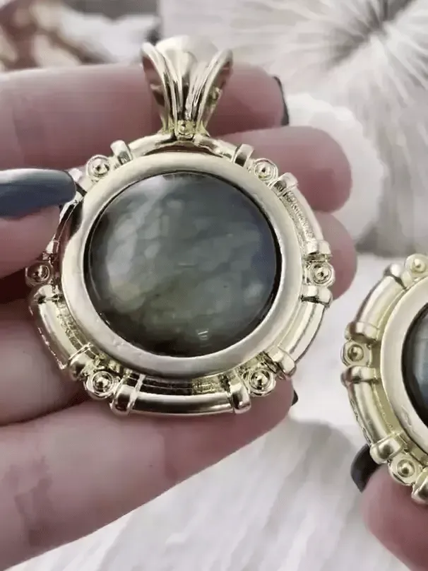 AAA Labradorite Stone Pendant with Bezel, Natural Stone Cabochon, comes in a variety of patterns,3 bezel colors, Natural Stone, Fast Ship. Stunning Style