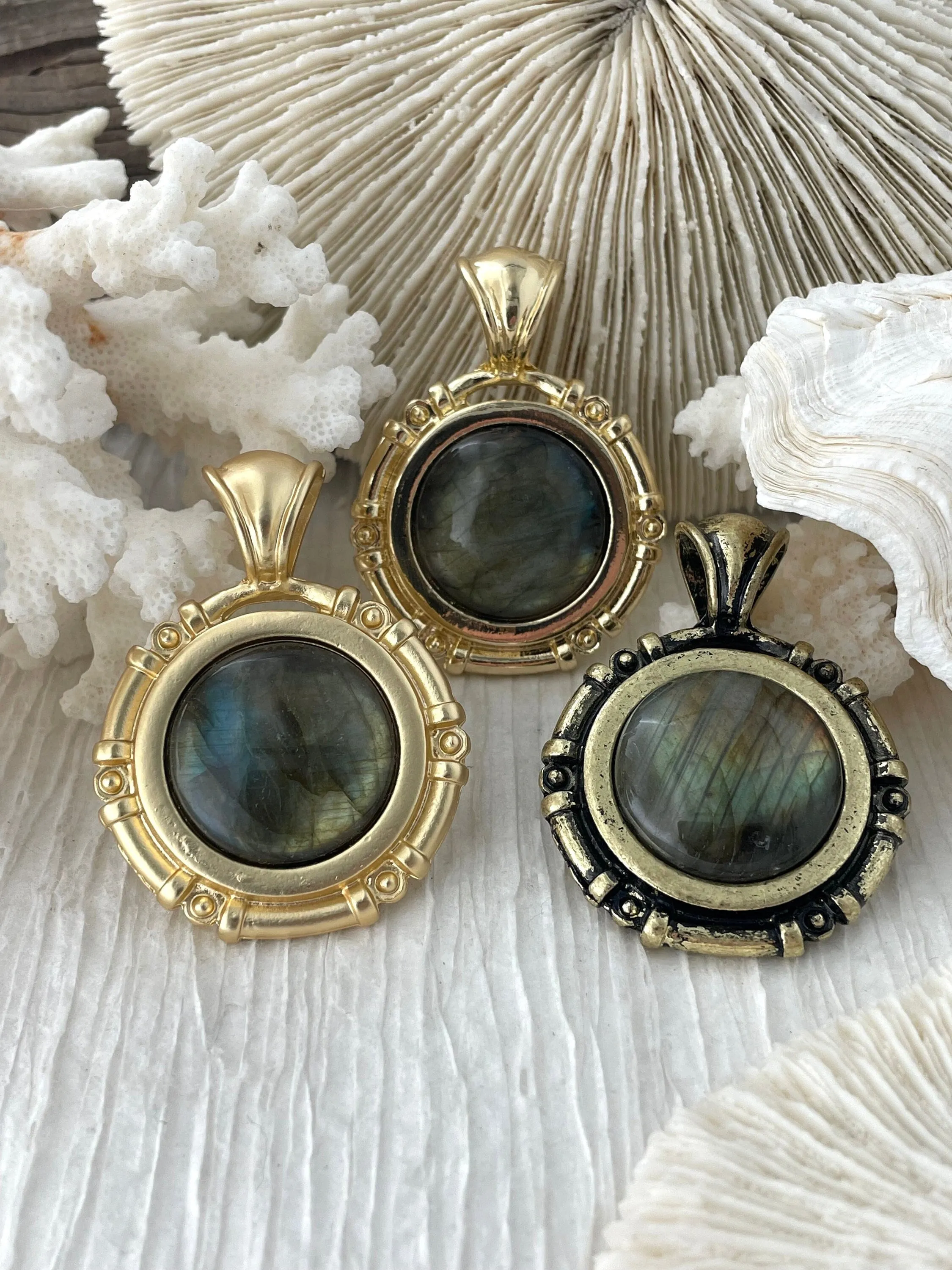 AAA Labradorite Stone Pendant with Bezel, Natural Stone Cabochon, comes in a variety of patterns,3 bezel colors, Natural Stone, Fast Ship. for meditation Creative Flair
