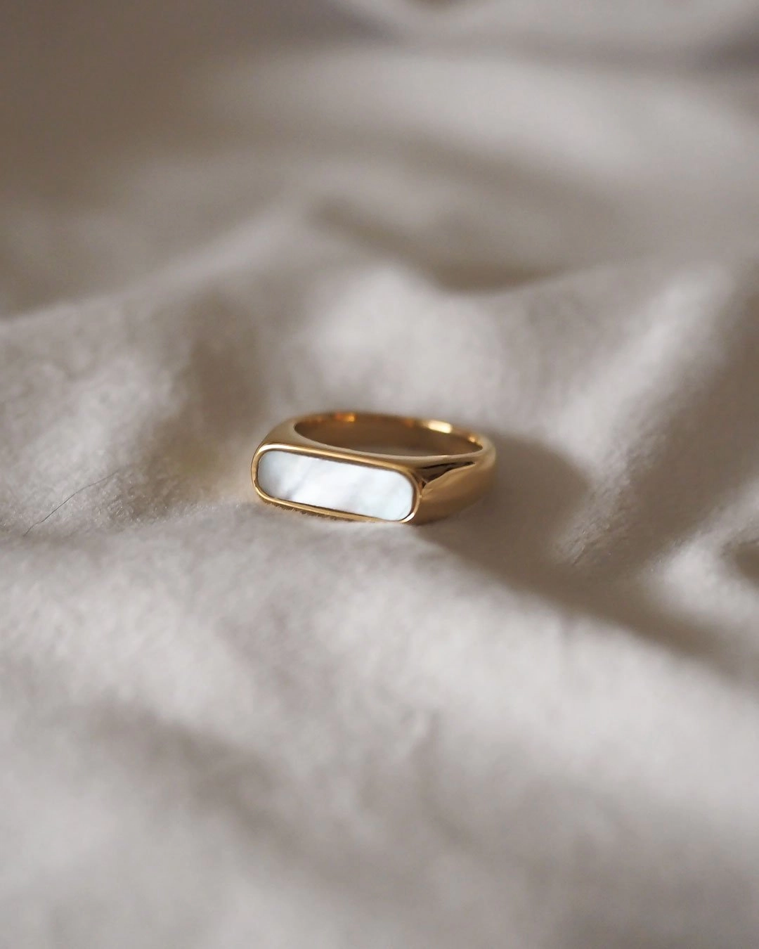 Jeanne Agate & Mother of Pearl 18K Petite Signet Ring | Slim Band Signet Ring Slim Band Signet Ring Editorial Look