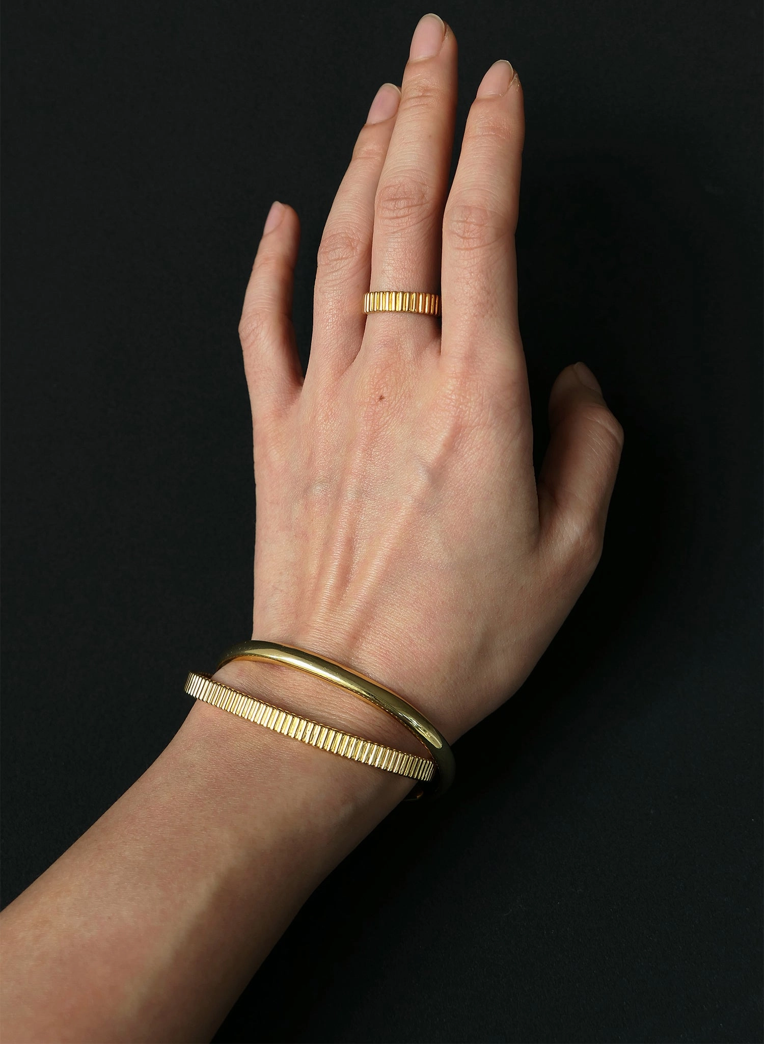 Kendra Gold Ribbed Ring Narrow and Wide Band Luxury Finish Shine